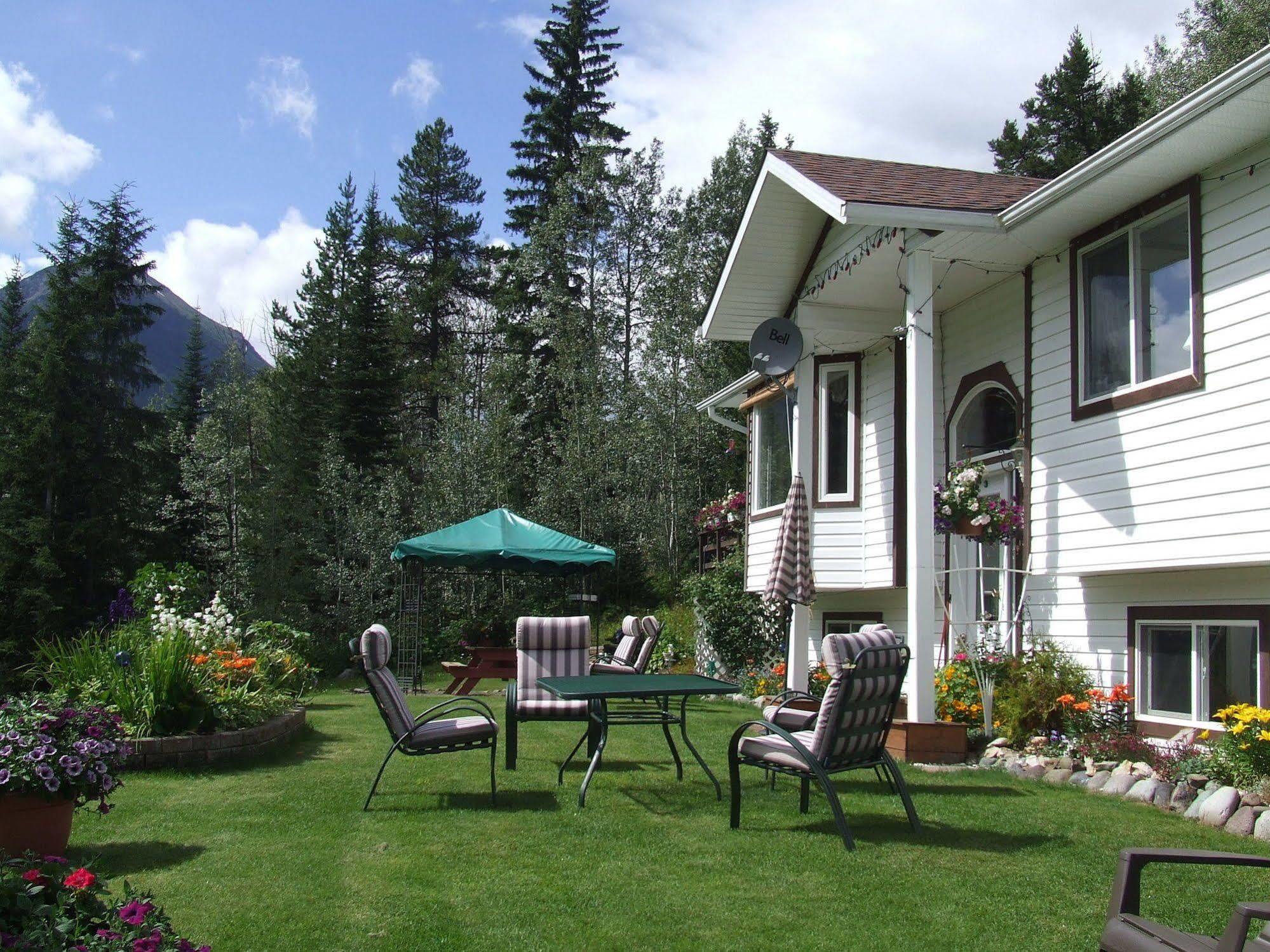 Silvern Lake Trail Bed And Breakfast Smithers Exterior photo